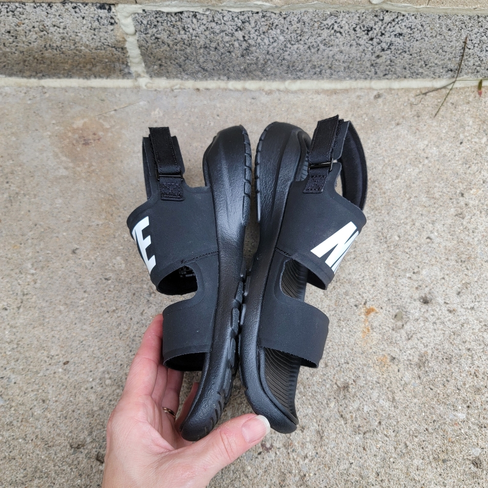 Nike Black White Logo Strap Tanjun Sandals Womens 6 - Picture 13 of 14